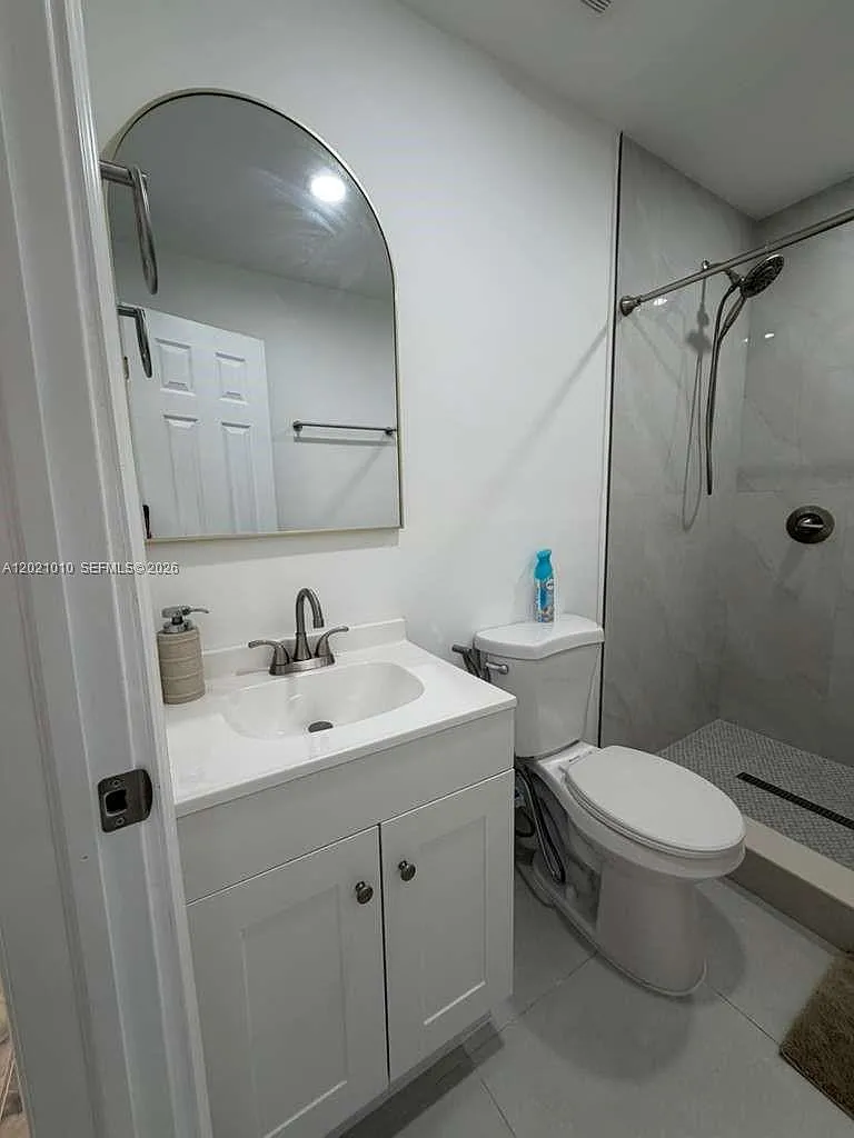 Building Photo - 19316 SW 121st Ave #1