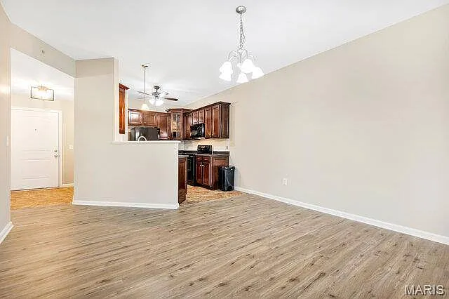 115 Saint James Ct — Photo 2