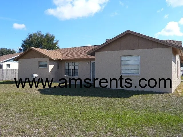 4 bed, 1889 sqft, $2,200 — Photo 2