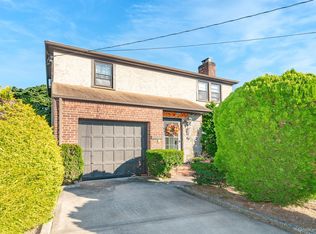 1427 Washington Ave, Seaford, NY 11783