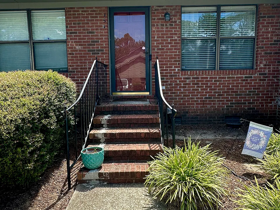 151 Villa Dr #151