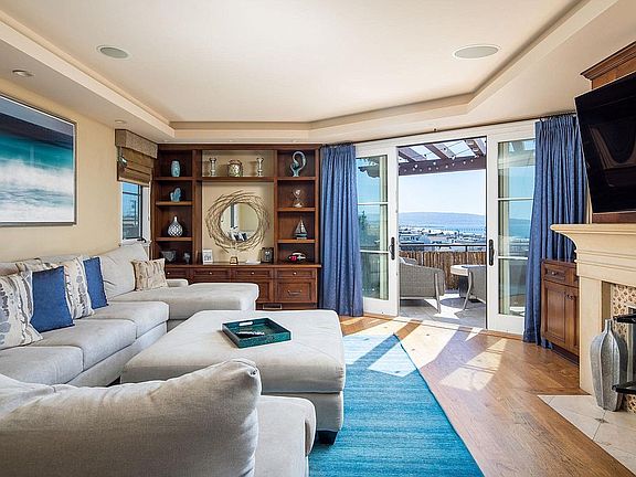 Family room and patio with PV/Catalina View