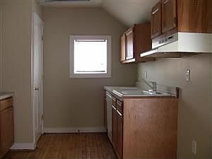 4th image of 632 Coit Ave NE #2