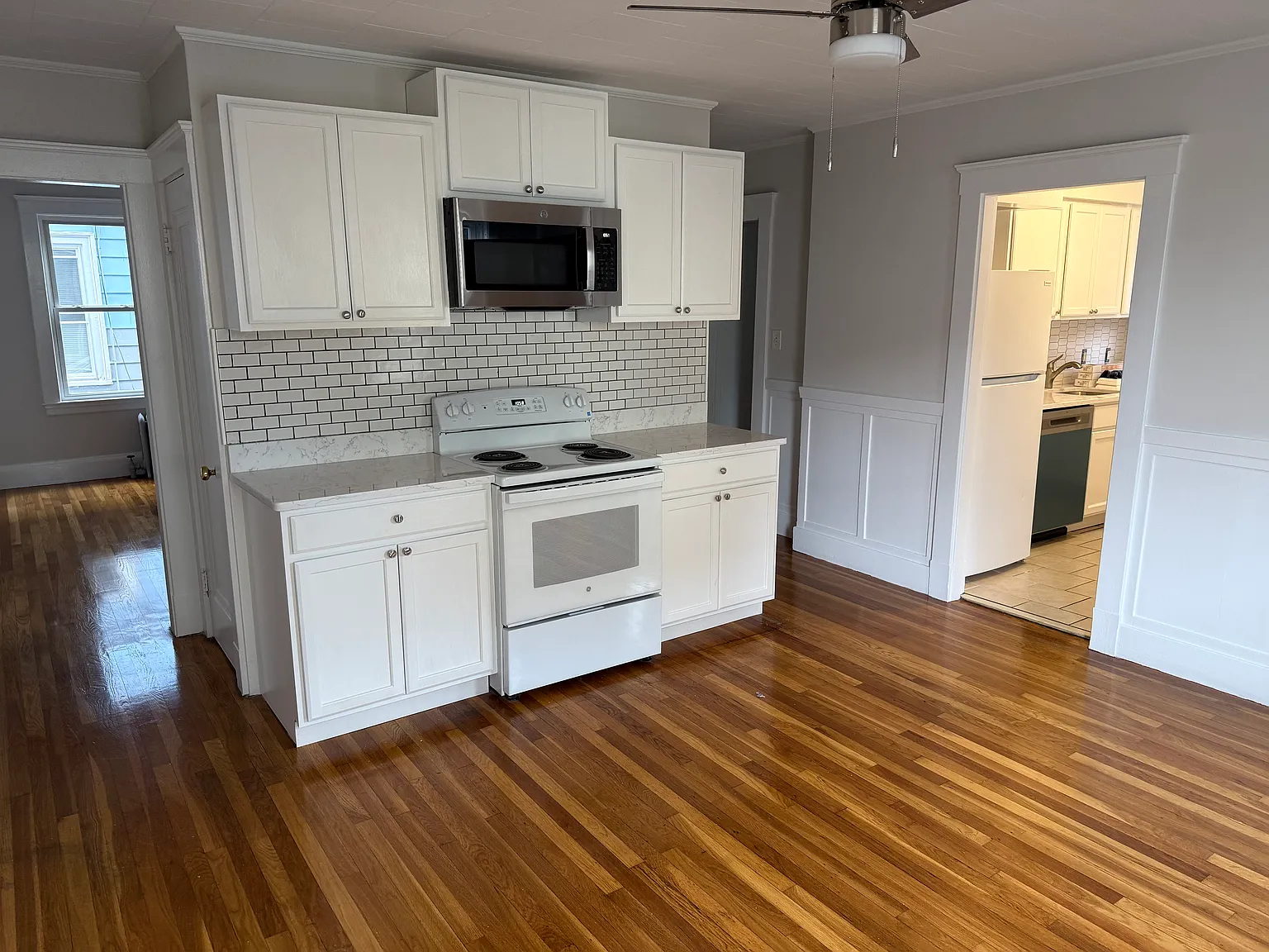 3 bed, 1100 sqft, $3,000 — Photo 2