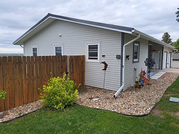 2nd image of 1435 Maple St