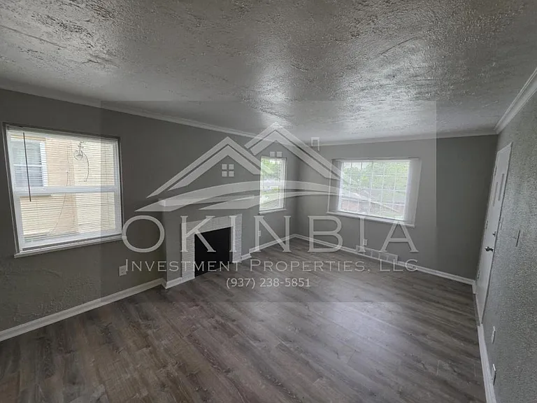 2815 Oxford Ave — Photo 5