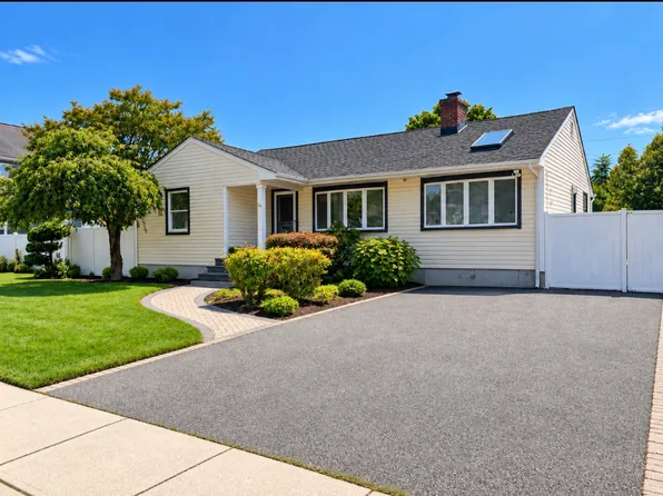 (undisclosed Address), Syosset, NY 11791