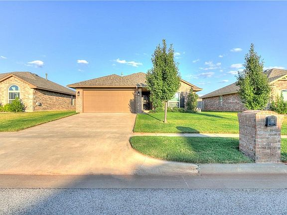 3rd image of 1104 Laurel Creek Dr