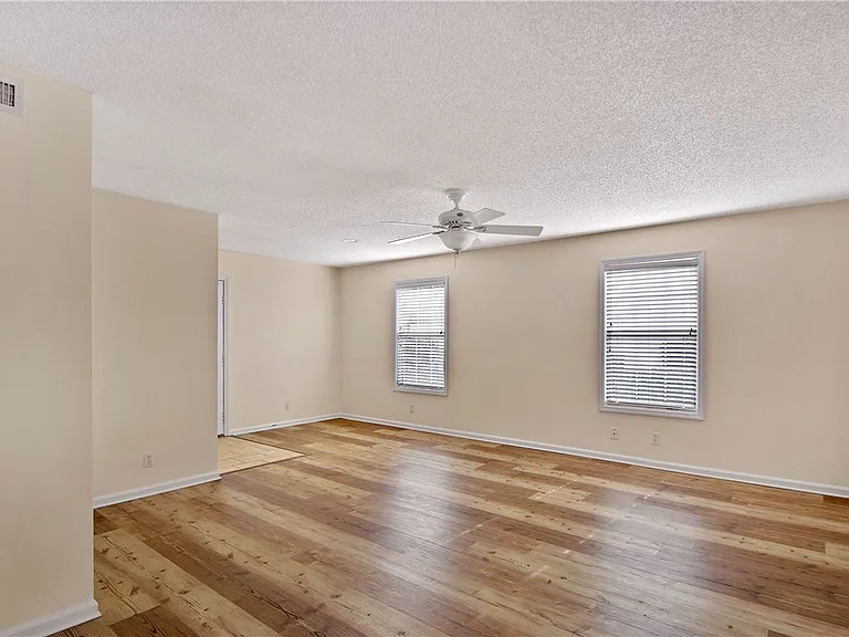 907 E Island Square Dr — Photo 3