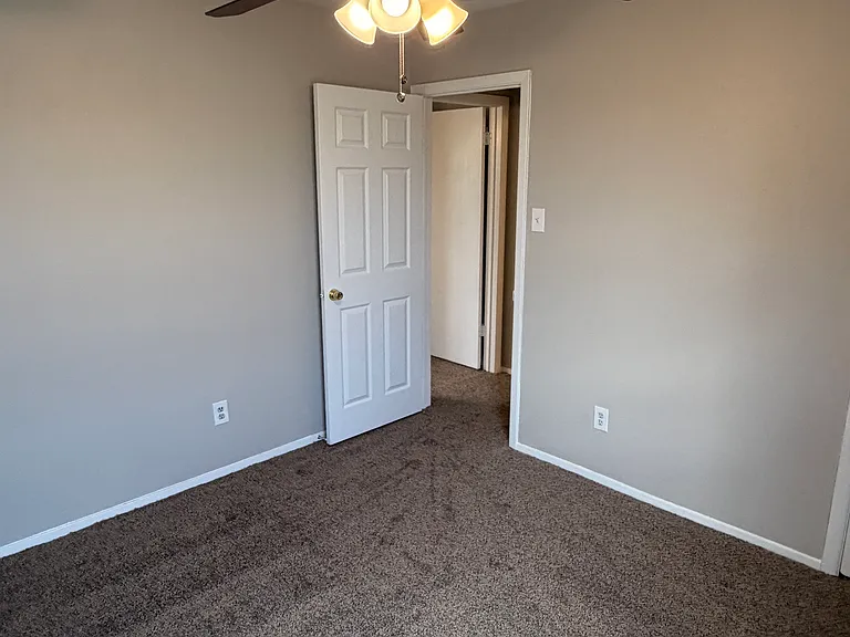 415 Stonehenge Dr — Photo 17