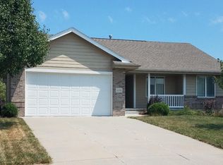 21105 Flagstone Cir, Gretna, NE 68028