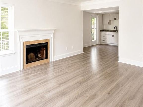 3rd image of 1006 Heathmoor Ct