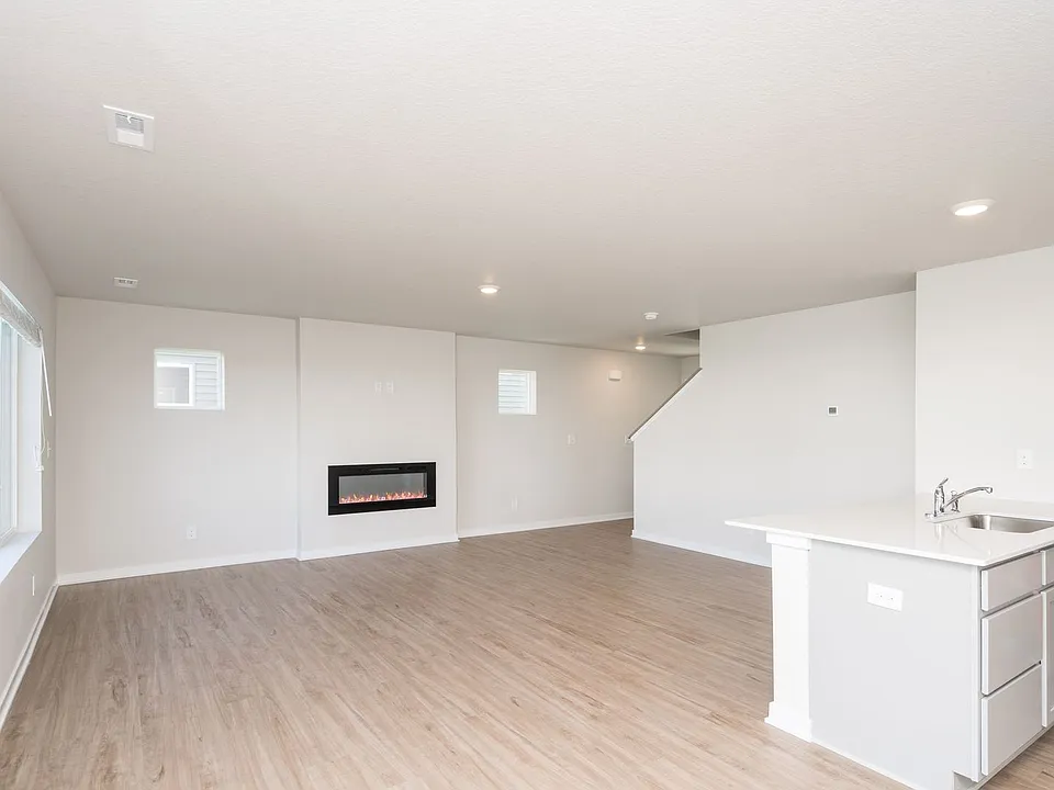 409 Juniper St