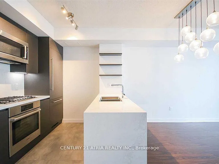 9 Spadina Ave #618 — Photo 2