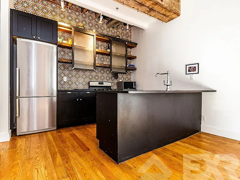 103 N 10th St #2F — Photo 4