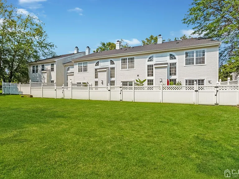 303 Pheasant Run — Photo 38