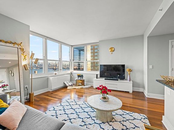 5th image of 88 Morgan St APT 3702