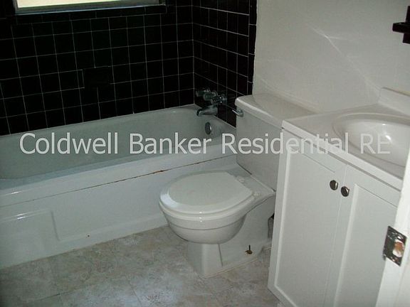 4th image of 1033 Central Ave
