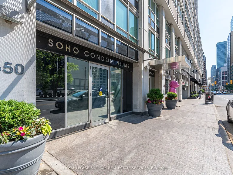 350 Wellington St W #M20 — Photo 3