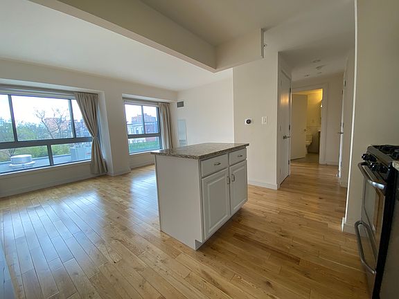 3rd image of 171 W 131st St APT 420