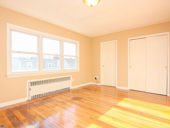 5th image of 114 Eagle St