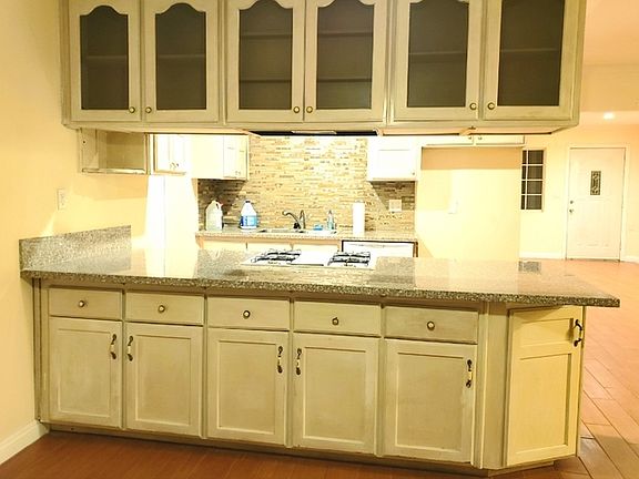 3rd image of 418 Victoria Pl