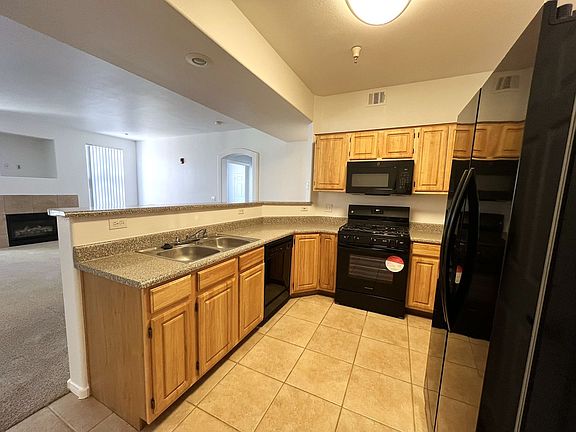 4th image of 5855 Valley Dr Unit 1081
