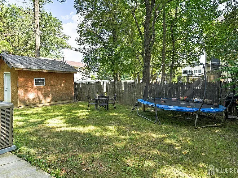 17 Avenue D — Photo 29
