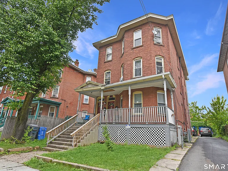 122 Hungerford St — Photo 1