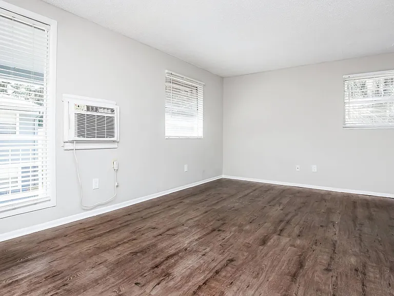 Lakewood Oaks Apartments — Photo 43