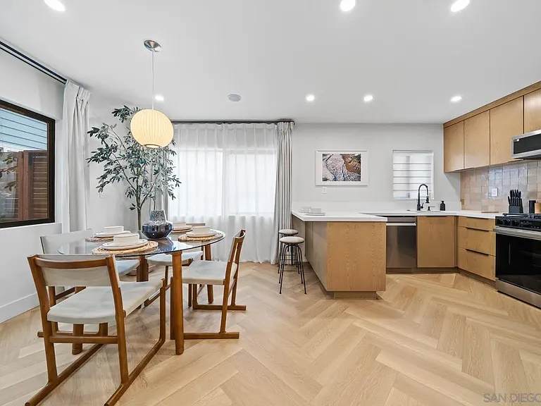 7372 Bishops Ln — Photo 14