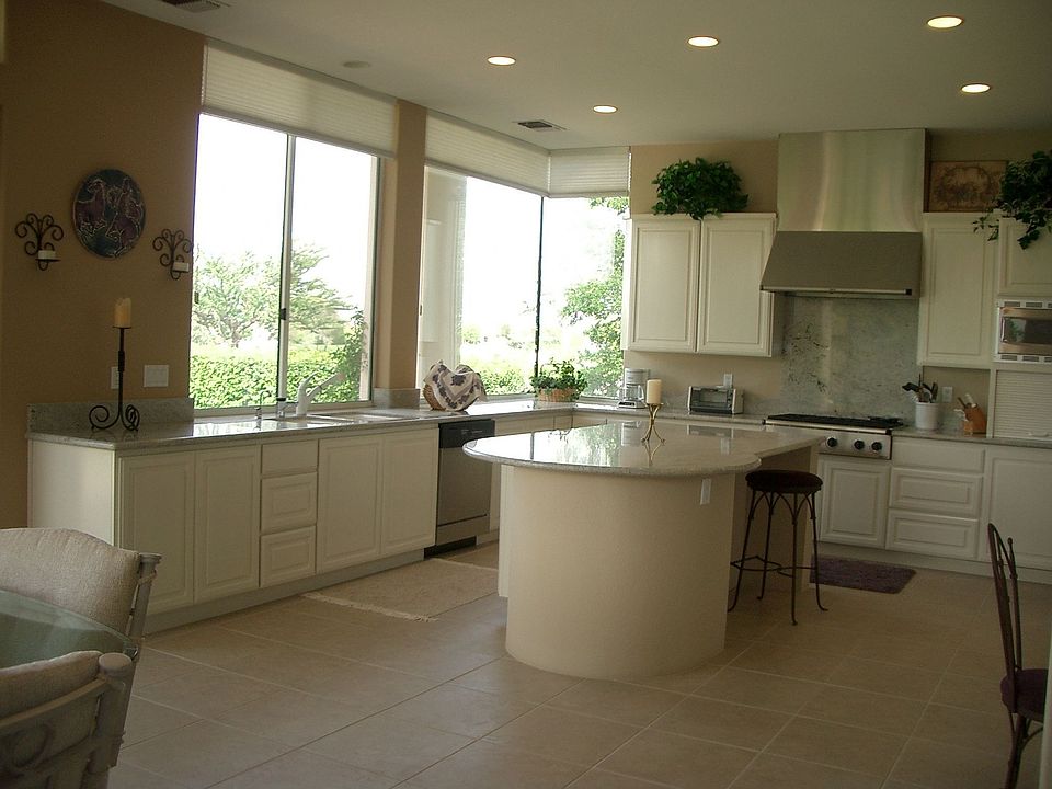2nd image of 138 Loch Lomond Rd