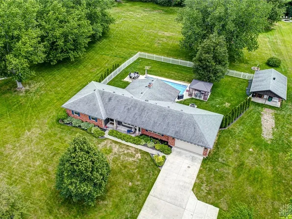 3535 Swigart Rd, Dayton, OH 45440