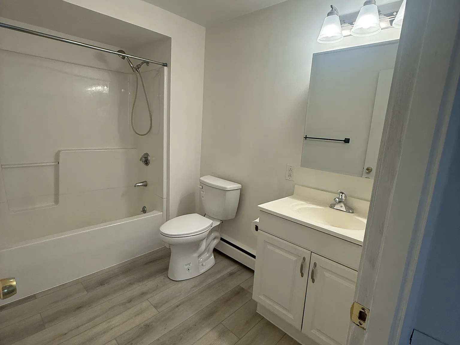 1 bed, $2,000 — Photo 3