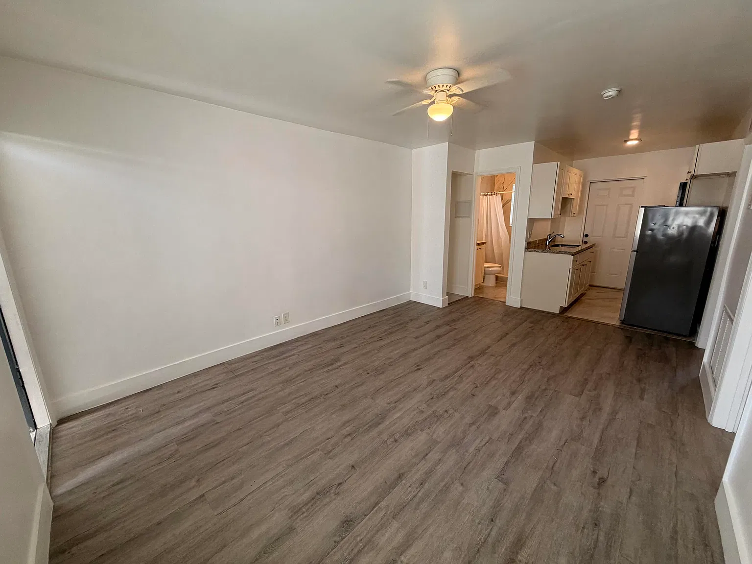 2 bed, 1.0 bath, 550 sqft, $1,900 — Photo 2