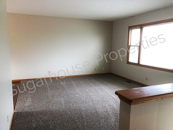 2nd image of 2221 Lynnridge Cir