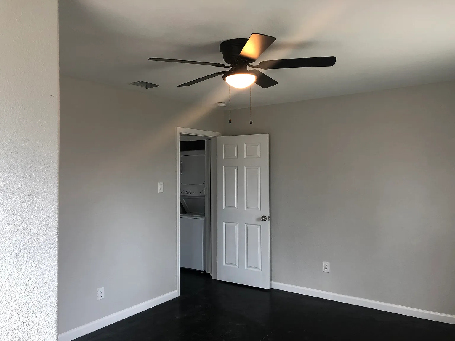 3 bed, 936 sqft, $1,550 — Photo 3