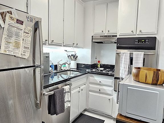 4th image of 245 E 63rd St APT 819