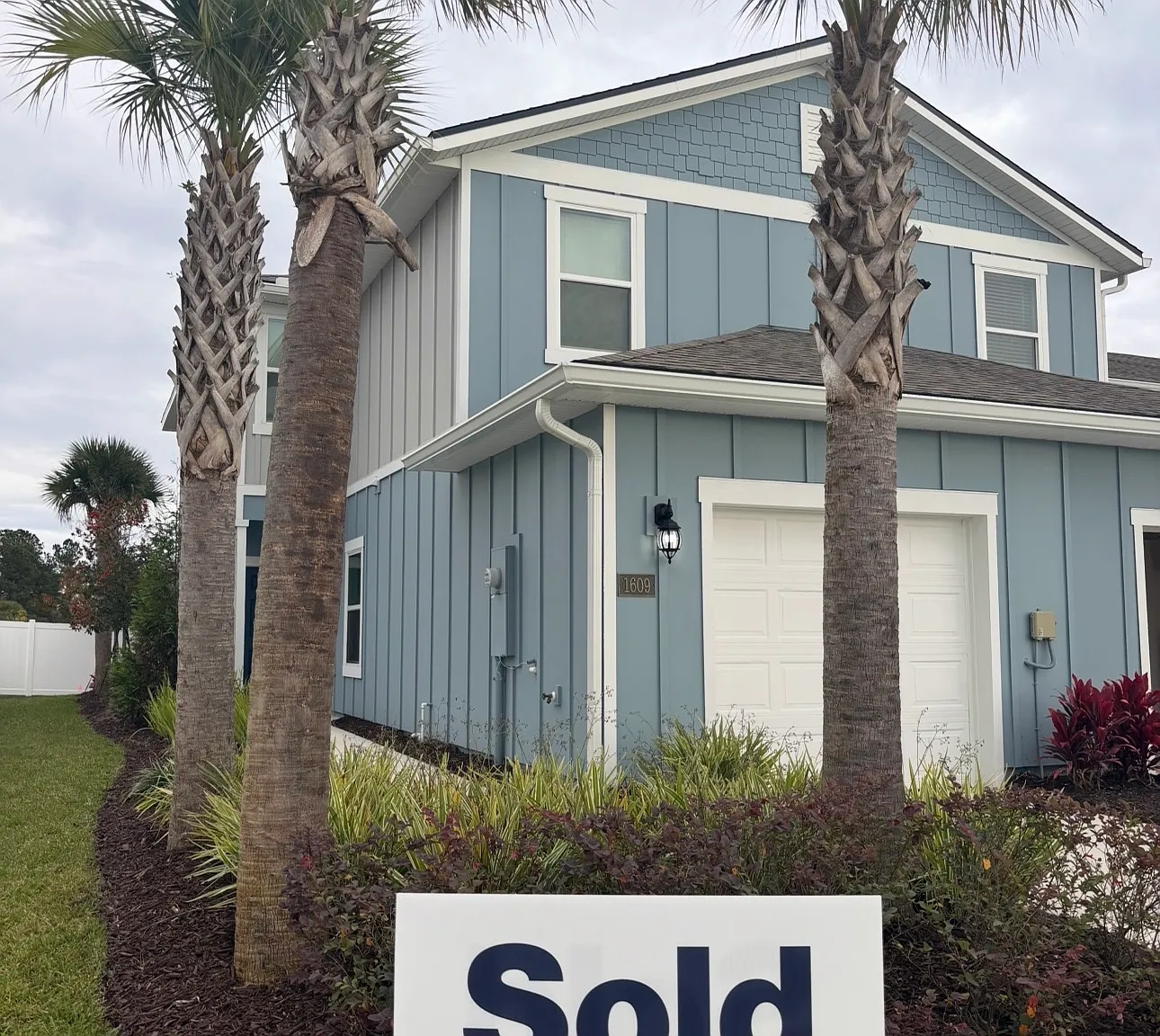 3 bed, 2.5 bath, 1502 sqft, $2,100 — Photo 1
