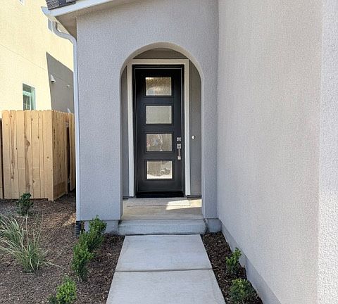 2nd image of 1521 Vintage Ave
