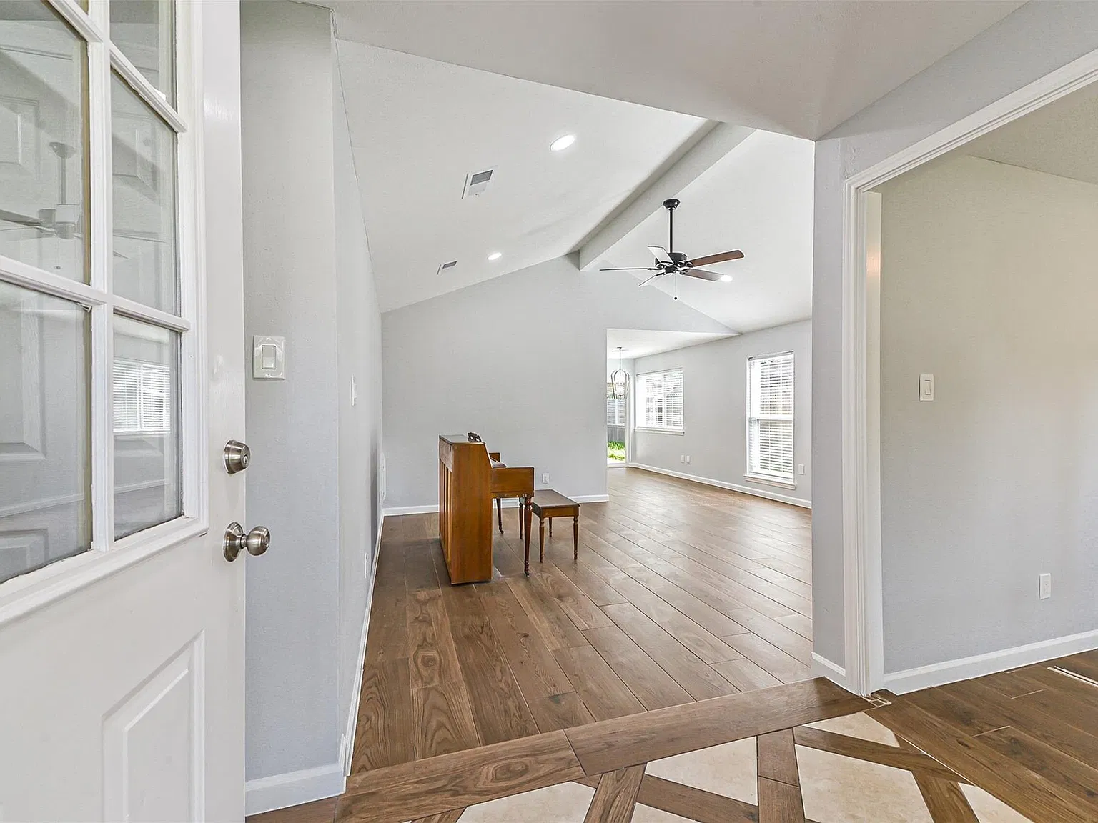 3 bed, 2.0 bath, 1512 sqft, $2,000 — Photo 3