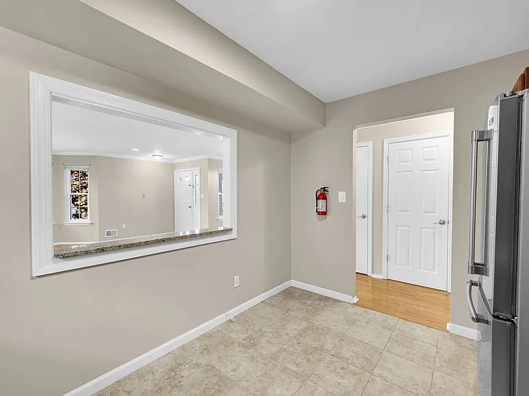 157 Tulip Ln — Photo 4