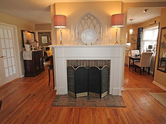 4th image of 854 W Lakeshore Dr SE