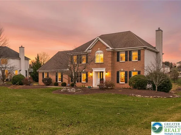 4748 York Dr, Orefield, PA 18069