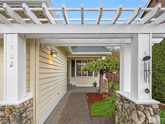 3rd image of 1102 185th Street SE