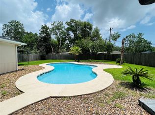5415 Tanglebriar Dr, Dickinson, TX 77539