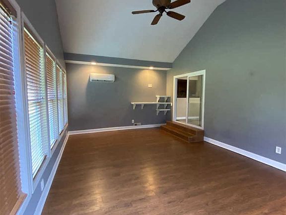 3rd image of 439 Faculty Ct