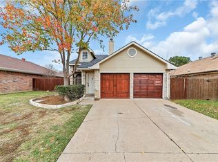 1427 Grovecrest Dr, Arlington, TX 76018