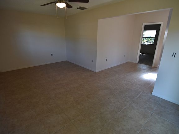 4th image of 3047 N Windchime Cir