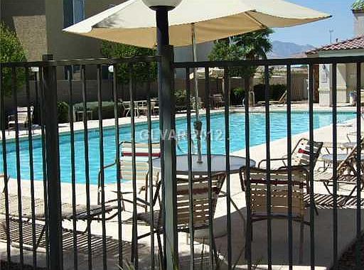 hoa Private access Swimming pool.